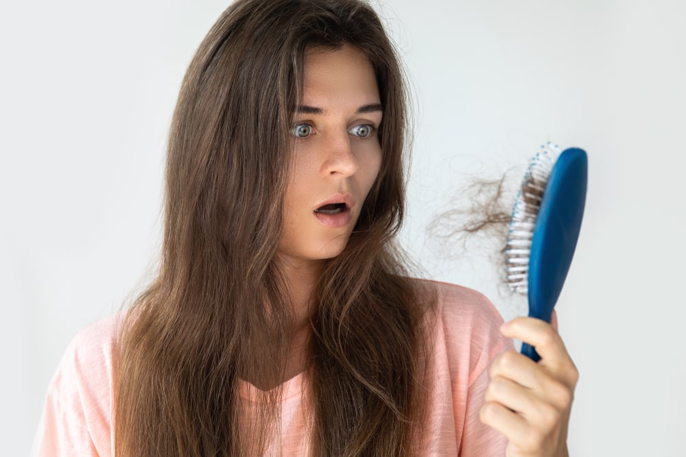 Everything You Need to Know About Postpartum Hair Loss-min ریزش مو پس از زایمان