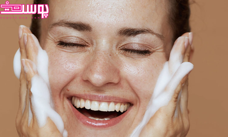 طرز استفاده از فوم شستشوی صورت